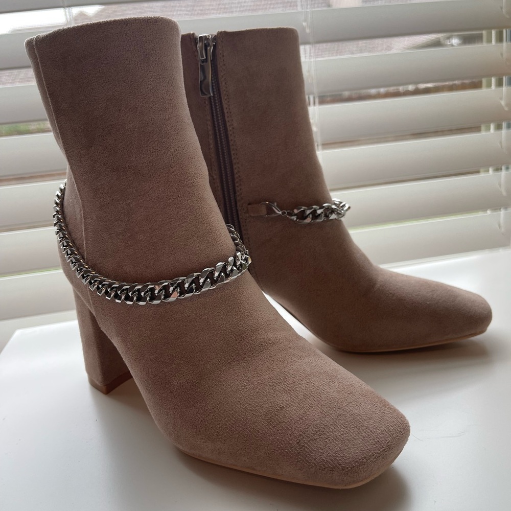 Taupe booties in size 5.5 can be worn with the chain or alone. Never been worn.